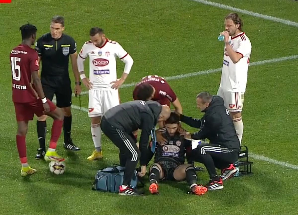 Momentul de panică din CFR Cluj - Sepsi, taxat în direct pe transmisiune: „Jucătorii ăștia n-au și ei părinți acasă?!”