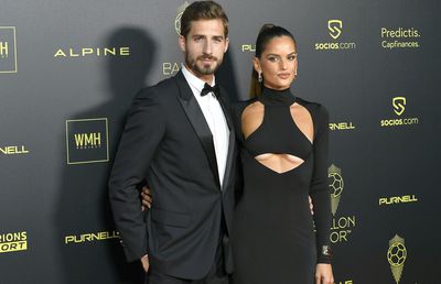 Izabel Goulart a atras toate privirile la decernarea Balonului de Aur » Cum a apărut fotomodelul brazilian