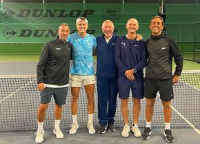 Boris Becker, eliberat din închisoare în decembrie, i-a luat locul lui Patrick Mouratoglou