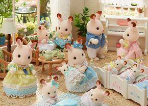 8 motive să introduci jocul de rol cu figurinele Sylvanian Families în viața copilului tău