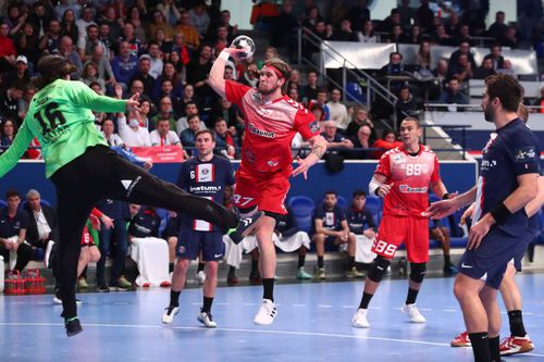 PSG și Dinamo se vor înfrunta diseară, de la ora 21:45, în runda cu numărul 5 a grupei A din Liga Campionilor la handbal masculin. Meciul e liveTEXT pe GSP.ro și televizat pe Prima Sport 2 și Digi Sport 2.