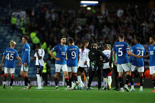 Rangers, următoarea adversară a celor de la FCSB, din grupa unică de Europa League, a fost sancționată de UEFA, după ce ultrașii scoțienilor au aprins fumigene și artificii în meciul din runda precedentă, când Lyon a învins pe Ibrox Park cu scorul de 4-1.