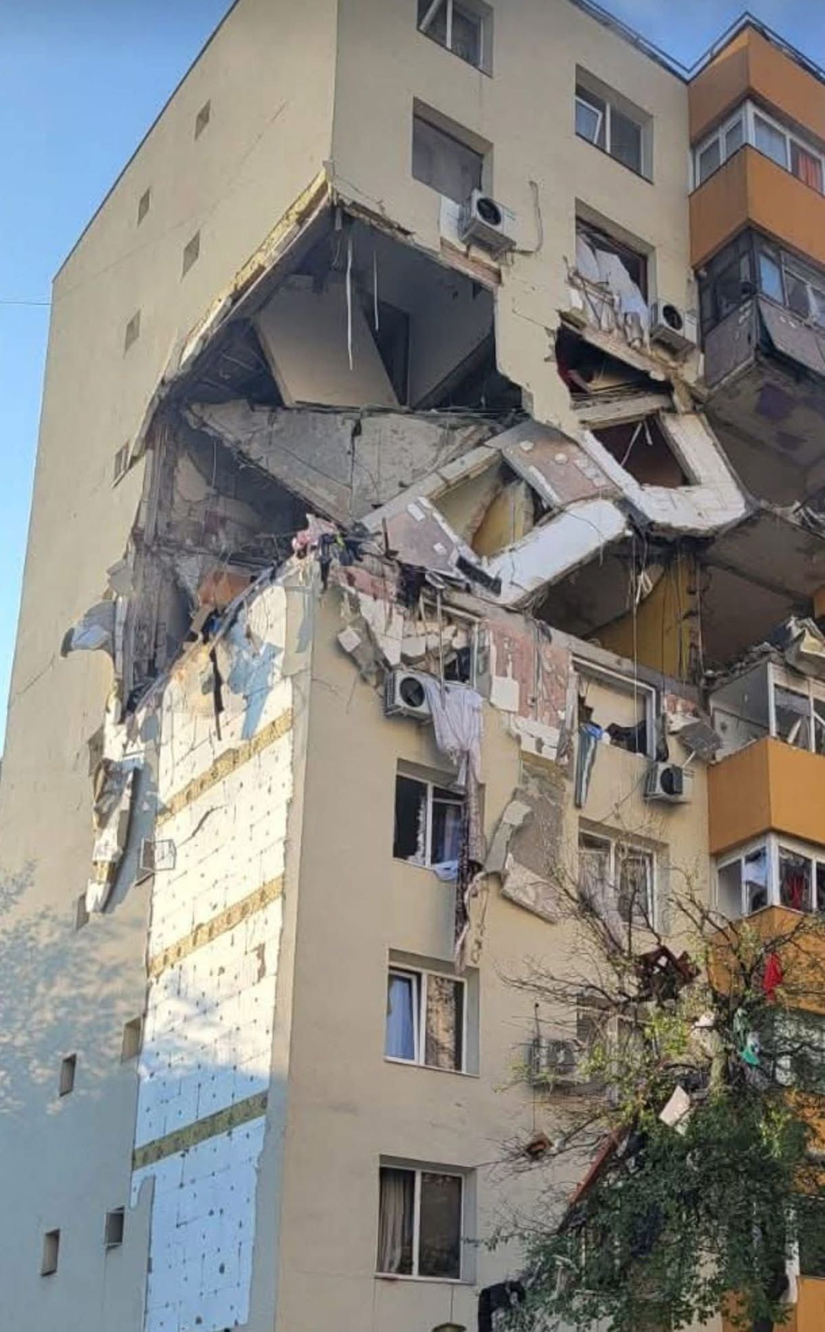 „Am pierdut tot!” » Mărturia tulburătoare a federalului prins acasă de explozia din Rahova: „Ca atunci când îți iei un KO în cap. Suntem pe drumuri”