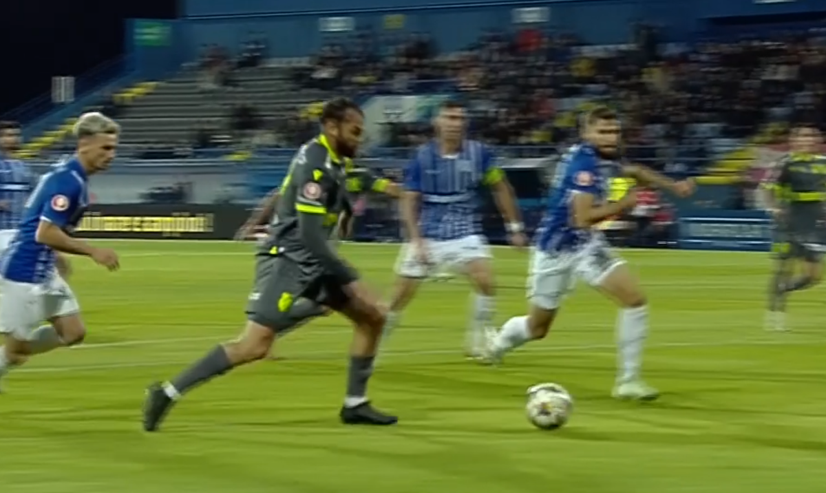 Radu Petrescu, „praf” la Farul Constanța - FC Argeș: a acordat un penalty, anulat ulterior de VAR. În plus, a iertat un jucător de eliminare