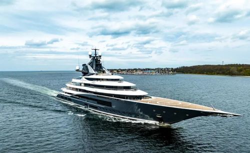 Iahtul de lux pe care îl deține Shahid Khan, patronul clubului Fulham din Premier League / Foto: X