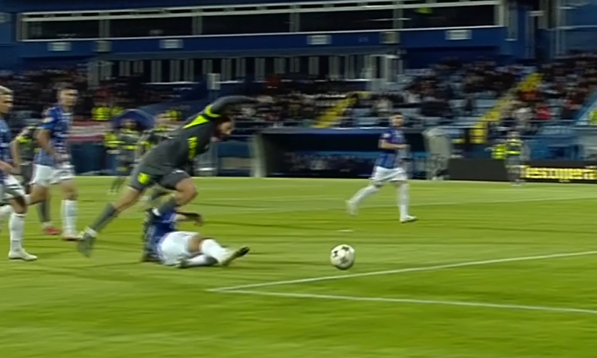 Radu Petrescu, „praf” la Farul Constanța - FC Argeș: a acordat un penalty, anulat ulterior de VAR. În plus, a iertat un jucător de eliminare