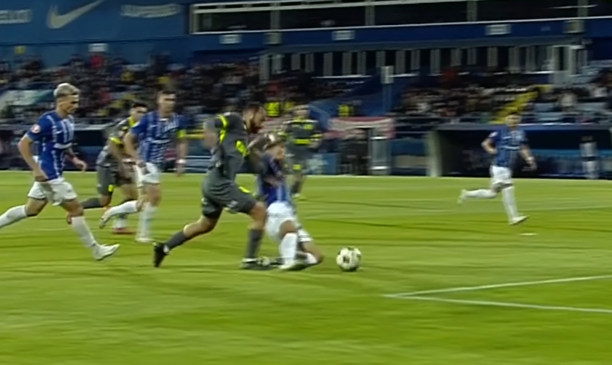 Radu Petrescu, „praf” la Farul Constanța - FC Argeș: a acordat un penalty, anulat ulterior de VAR. În plus, a iertat un jucător de eliminare