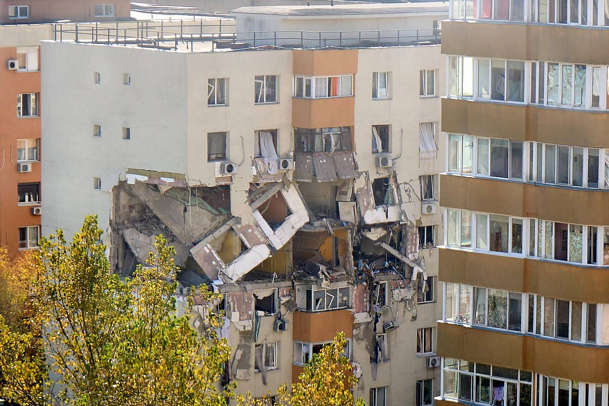 Tatăl lui Costel Gâlcă locuiește imediat lângă blocul care a explodat în Rahova! Antrenorul a copilărit în acel imobil