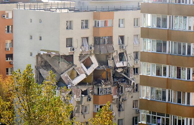 Tatăl lui Costel Gâlcă locuiește imediat lângă blocul care a explodat în Rahova! Antrenorul a copilărit în acel imobil