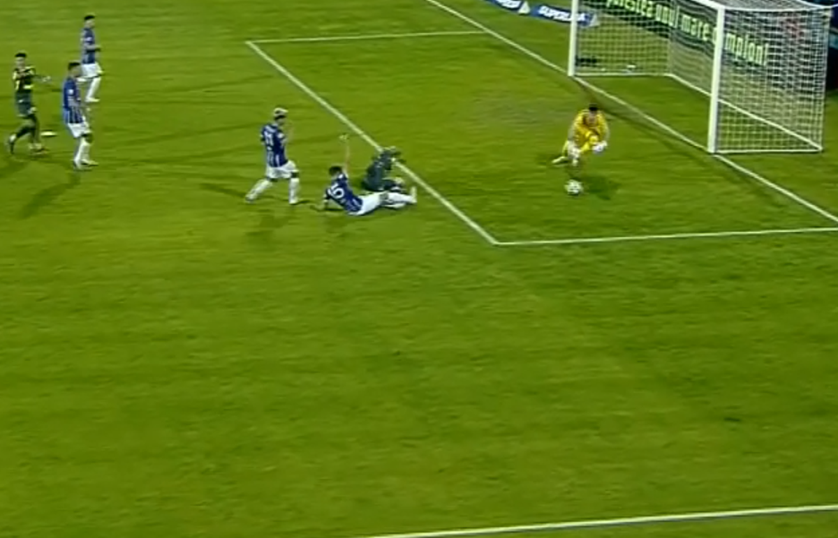 Radu Petrescu, „praf” la Farul Constanța - FC Argeș: a acordat un penalty, anulat ulterior de VAR. În plus, a iertat un jucător de eliminare