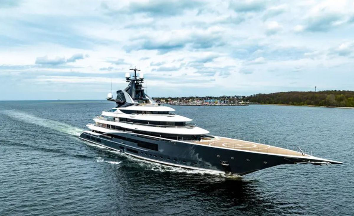 Superiahtul de 400 de milioane de euro al lui Shahid Khan, proprietarul lui Fulham