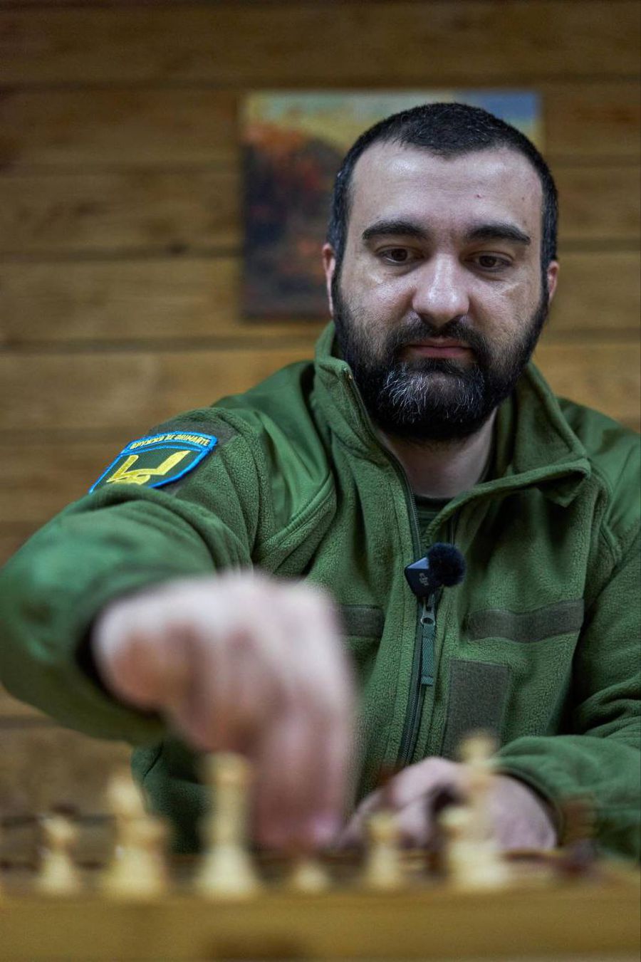 „Joc șah cu calmante de durere” » Soldatul din armata Ucrainei care a devenit campion european: „Faci totul în tranșee, înconjurat de șoareci și murdărie”