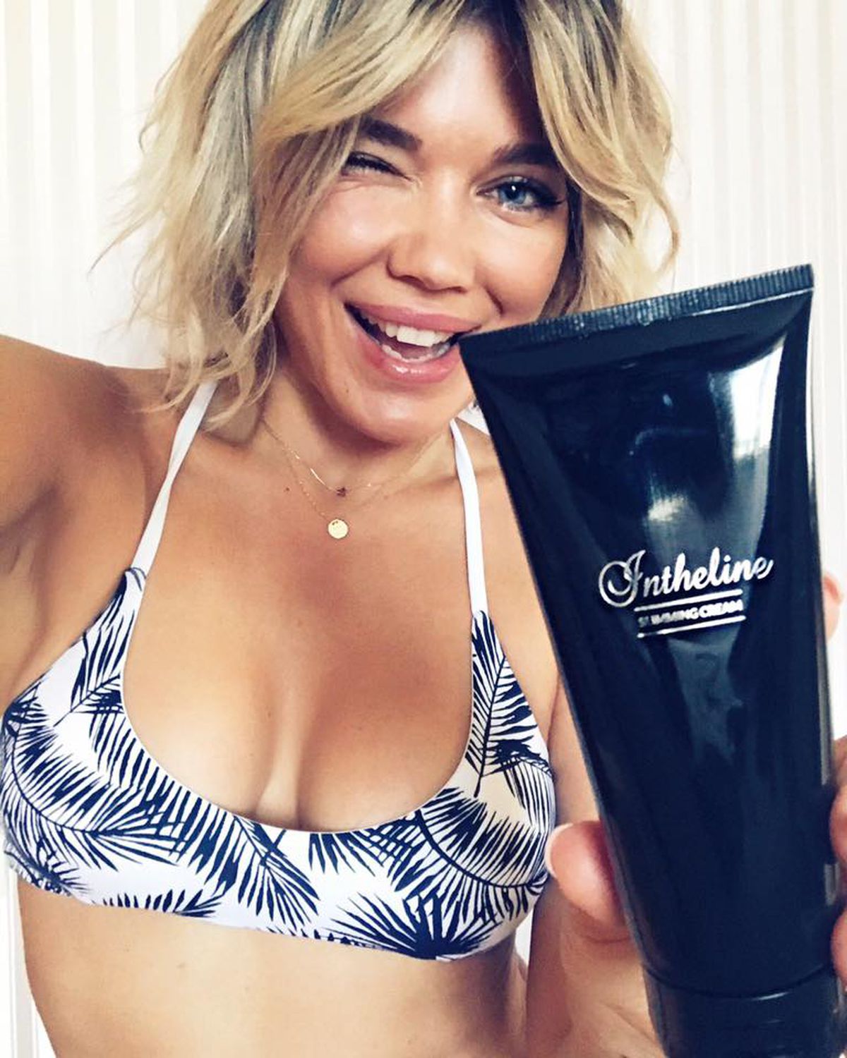 GALERIE FOTO INCENDIARĂ // Secretele Ginei Pistol, una dintre cele mai sexy blonde din showbiz: „Le-am scos din dieta mea”