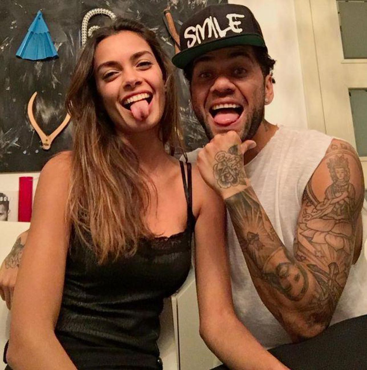 Soția lui Dani Alves a anunțat încetarea relației cu jucătorul acuzat de viol printr-o scrisoare tulburătoare: „M-a rupt în mii de bucăți”