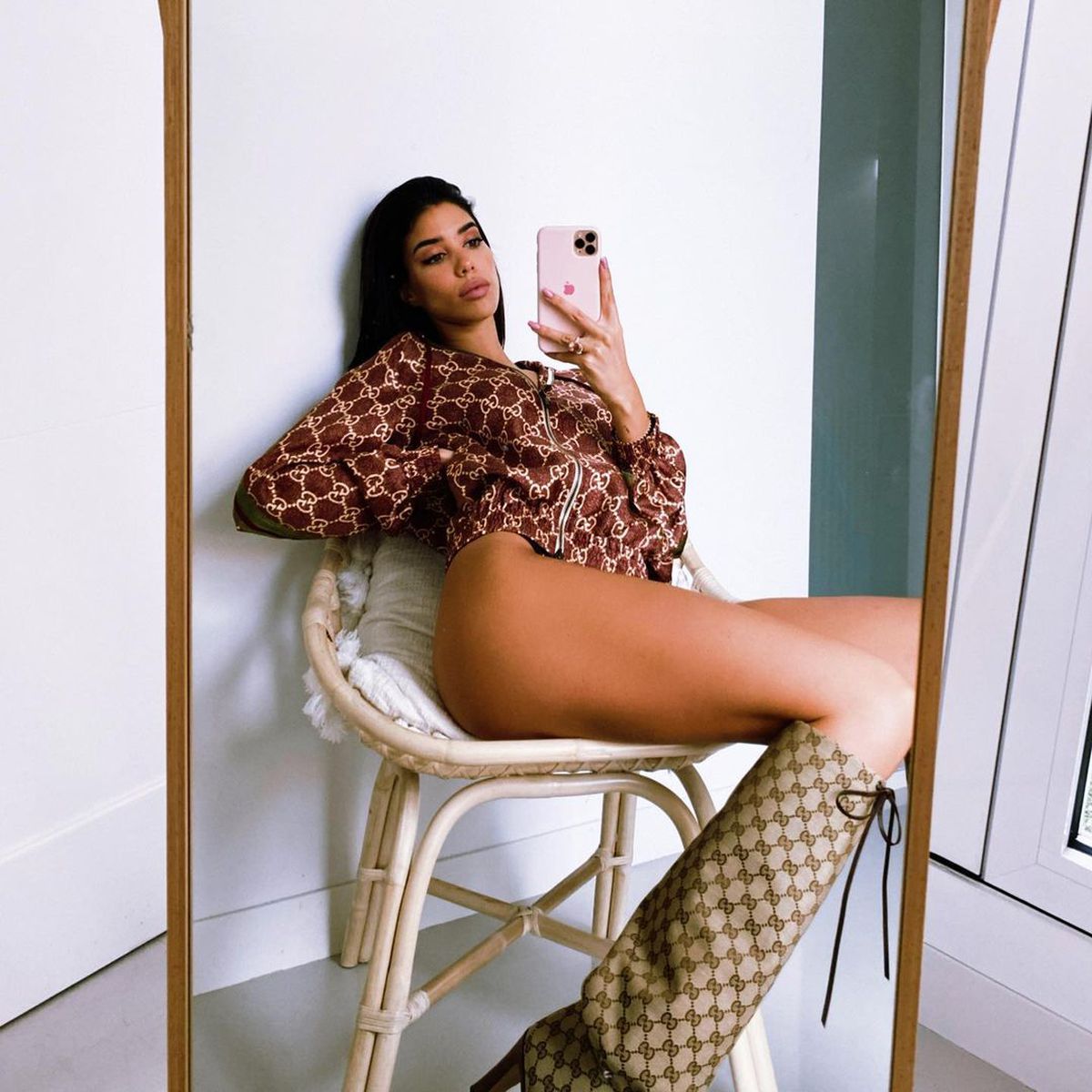 FOTO Iubita unui fost jucător al Barcelonei a vrut să își surprindă fanii cu o poză sexy la duș, dar nu și-a dat seama de penibil: „Și-a pierdut mințile?”