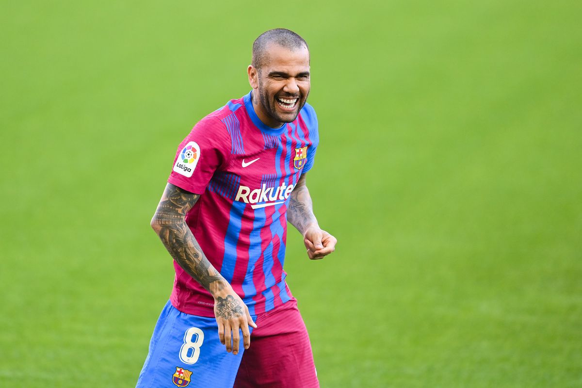 Cum a apărut astăzi Dani Alves la prezentarea la Barcelona » Și-a explicat gestul inedit