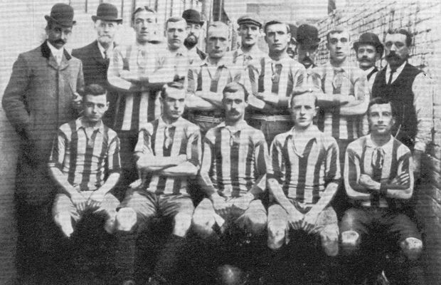 Cluburi uitate: Oldham » Una dintre grupările fondatoare ale Premier League se zbate acum în a cincea ligă din Anglia