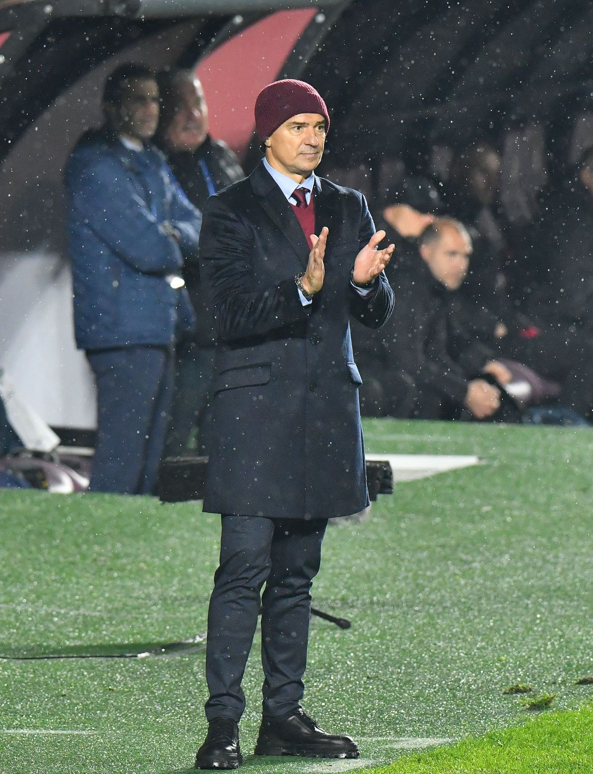 Daniel Pancu, căciulă pe modelul Lucescu