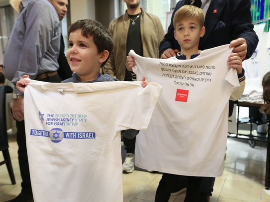 Alt gest emoționant. Copiii israelieni rămași orfani după atacul Hamas s-au întâlnit cu jucătorii naționalei
