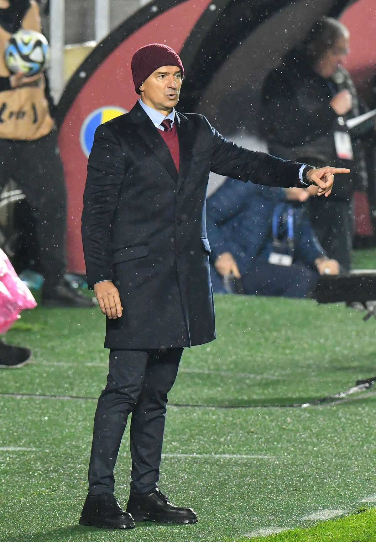 Daniel Pancu, căciulă pe modelul Lucescu