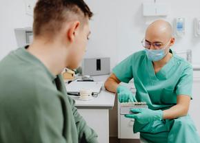 Care este rata de succes a implanturilor dentare? Cât sunt de recomandate?