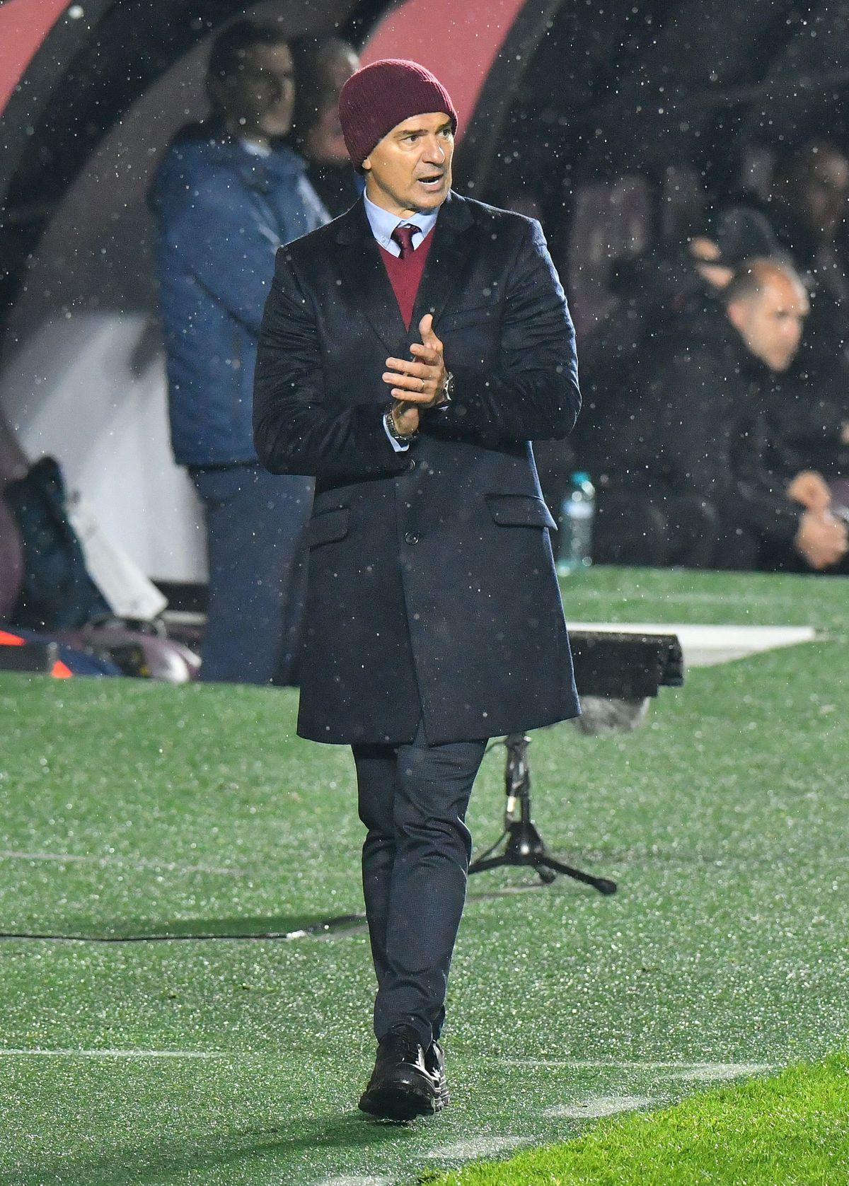 Daniel Pancu, căciulă pe modelul Lucescu