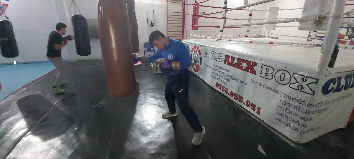 „Fără droguri, femei, băutură, nimic nu mă deraiază!” » La doar 18 ani, Antonio Dumitru s-a metamorfozat dintr-un puști grăsuț într-un boxer care lovește năprasnic: „Casca de amatori mă sufocă!”