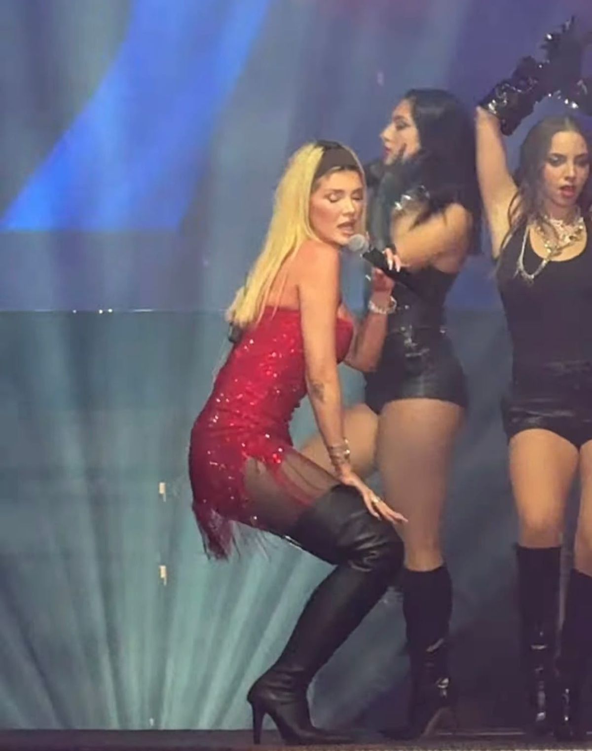 De ce era așa nervos Amir Rrahmani, instigatorul-șef de la România - Kosovo: s-a despărțit recent de cea mai cunoscută artistă din țara sa » Are o melodie cu aproape 1 miliard de vizualizări