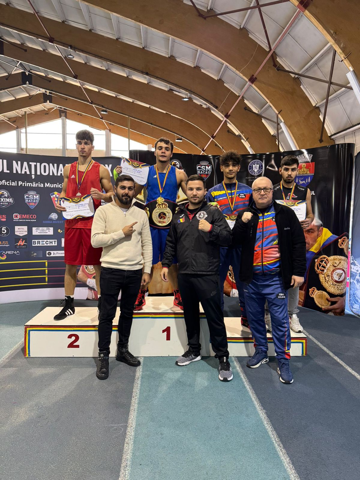 „Fără droguri, femei, băutură, nimic nu mă deraiază!” » La doar 18 ani, Antonio Dumitru s-a metamorfozat dintr-un puști grăsuț într-un boxer care lovește năprasnic: „Casca de amatori mă sufocă!”