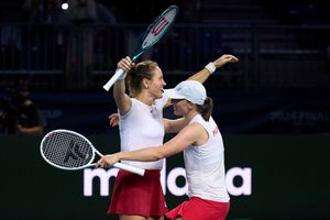 Iga Swiatek a dus Polonia în semifinalele Billie Jean King Cup Finals la ora 1:00 noaptea! „Nu mai pot gândi, dar sunt mândră de echipă”