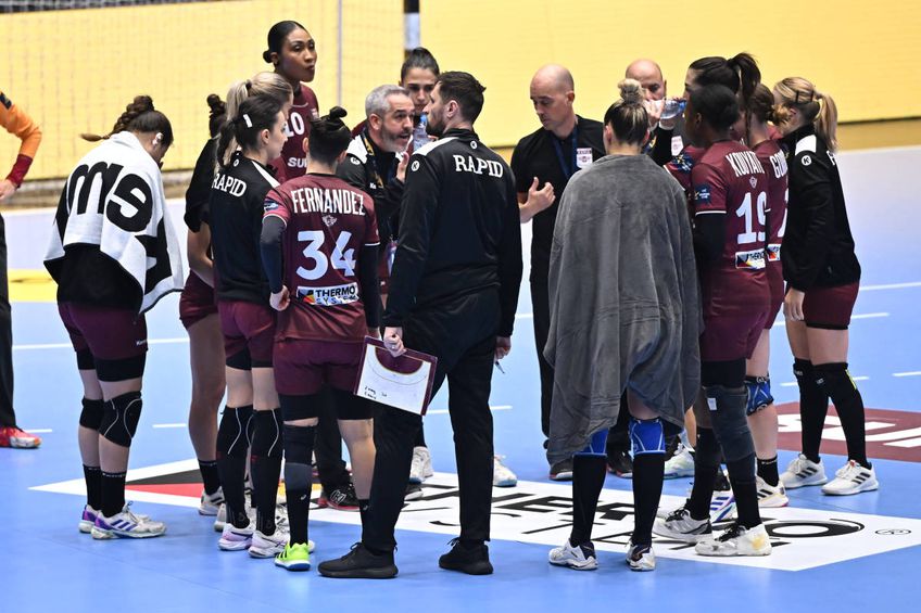 Rapid a pierdut în runda #9 de EHF Champions League, 25-28 în fața maghiarelor de la Gyor, iar presa maghiară a taxat condițiile din Sala Polivalentă, accentuând modalitatea în care frigul din Sala Polivalentă a impactat desfășurarea partidei / foto Imago