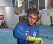 „Fără droguri, femei, băutură, nimic nu mă deraiază!” » La doar 18 ani, Antonio Dumitru s-a metamorfozat dintr-un puști grăsuț într-un boxer care lovește năprasnic: „Casca de amatori mă sufocă!”