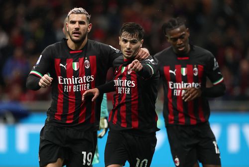 Theo Hernandez, alături de Rafael Leao și Brahim Diaz, în tricoul lui AC Milan / FOTO: Getty Images