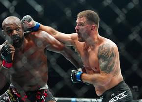 Jon Jones și-a apărat titlul la categoria grea, sub privirile lui Donald Trump și Elon Musk » Luptătorul l-a imitat apoi pe viitorul președinte al Americii