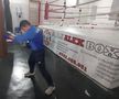 „Fără droguri, femei, băutură, nimic nu mă deraiază!” » La doar 18 ani, Antonio Dumitru s-a metamorfozat dintr-un puști grăsuț într-un boxer care lovește năprasnic: „Casca de amatori mă sufocă!”