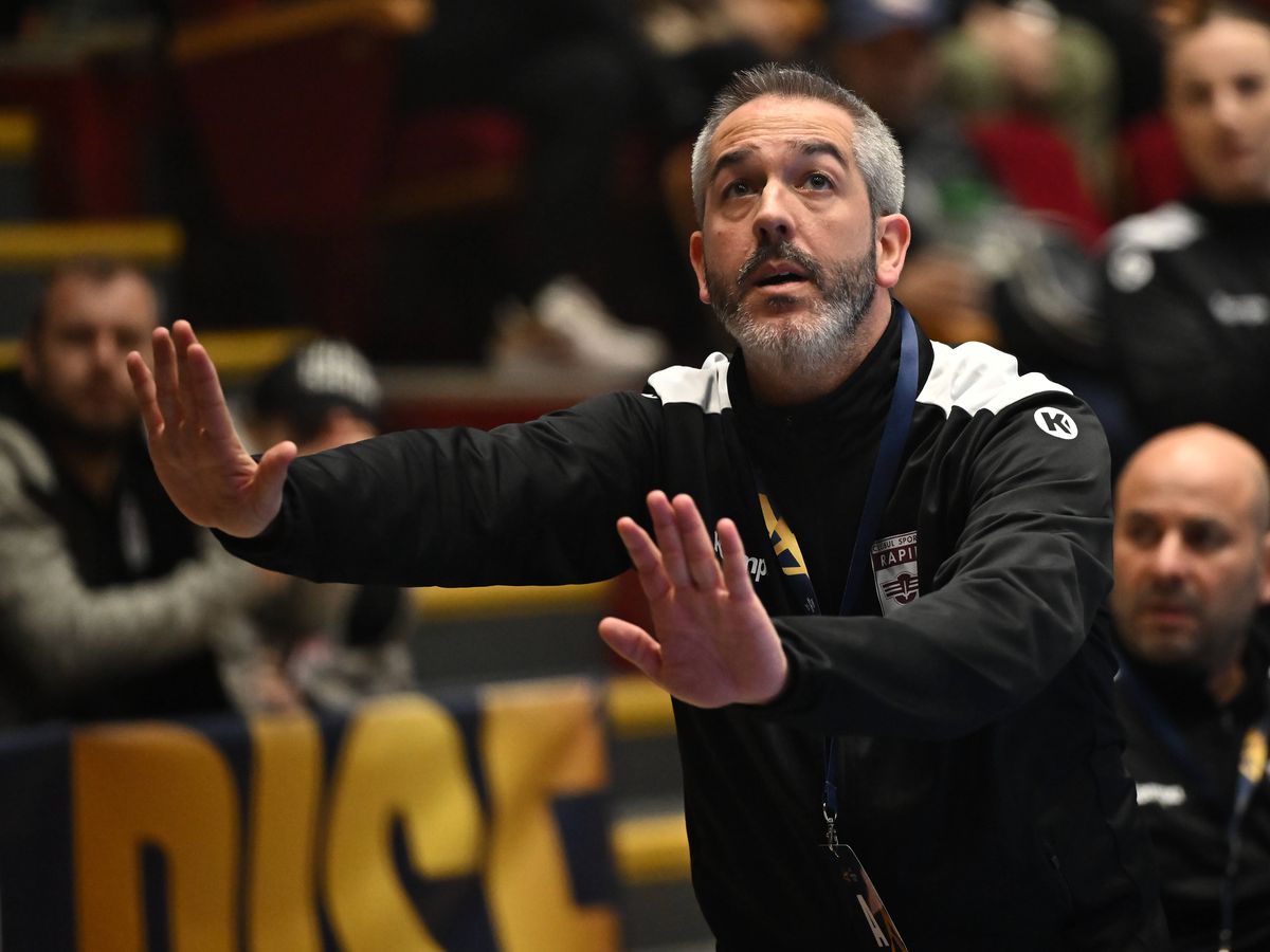 „Neobișnuit!” » Ziariștii maghiari și comentatorii români, surprinși neplăcut de ce au găsit în Sala Polivalentă, la Rapid - Gyor