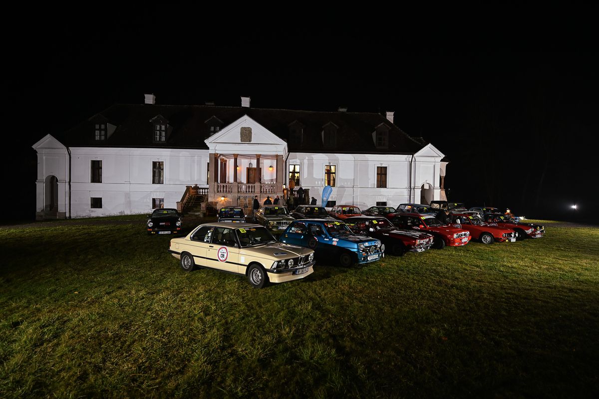 Tommy Hilfiger și Retromobil Club România prezintă "Totul pe Noapte x Tommy Hilfiger 2025"