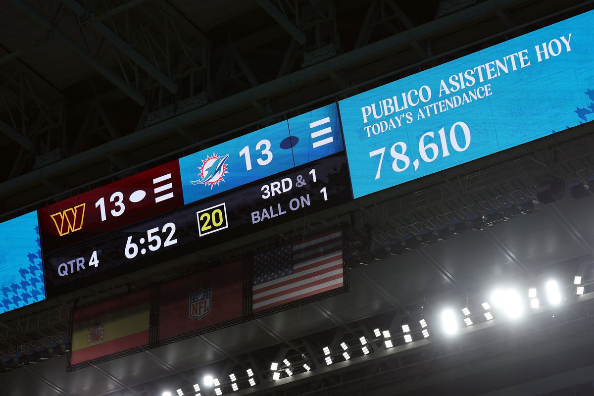 În fața lui Cristian Chivu și a Nadiei Comăneci, două echipe din NFL au oferit un meci spectaculos pe Santiago Bernabeu, încheiat după prelungiri