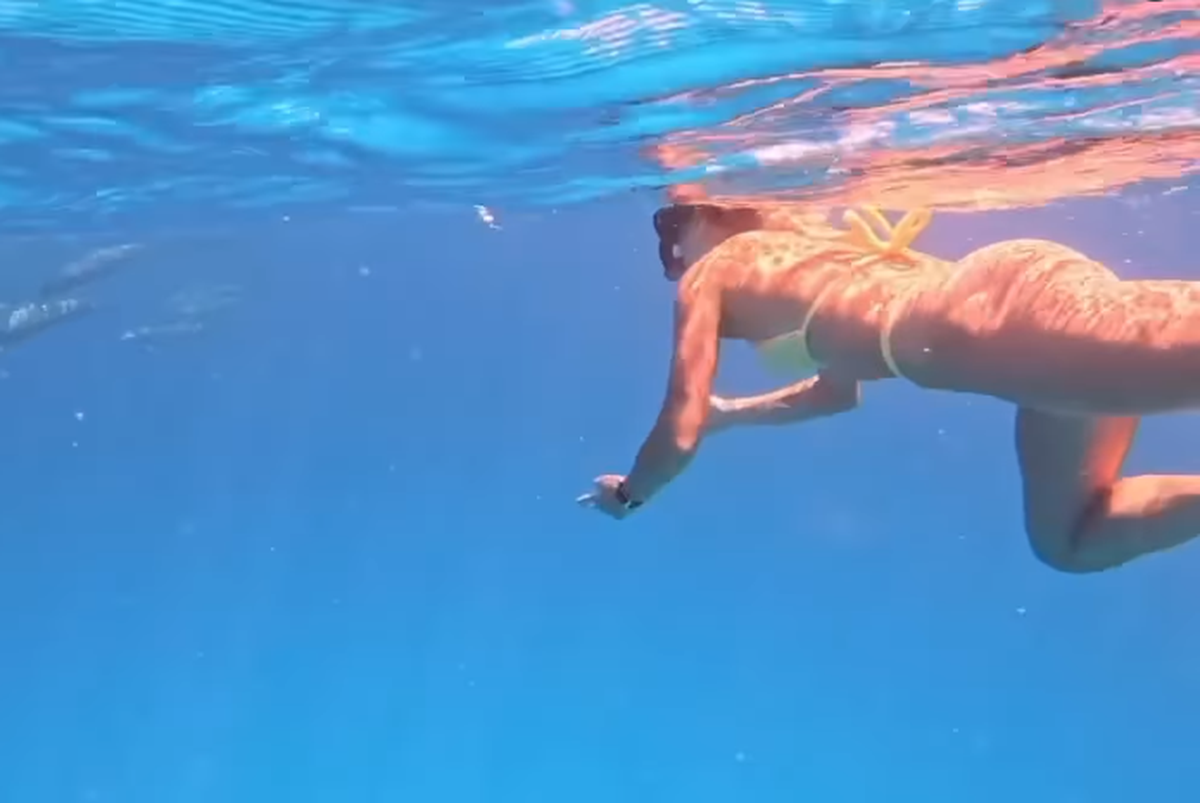 Aryna Sabalenka face SENZAȚIE în vacanța de vis din Maldive: a înotat cu rechinii