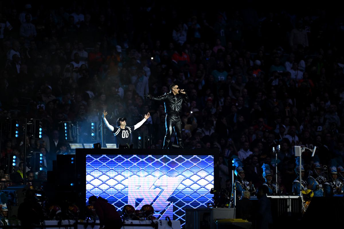 În fața lui Cristian Chivu și a Nadiei Comăneci, două echipe din NFL au oferit un meci spectaculos pe Santiago Bernabeu, încheiat după prelungiri