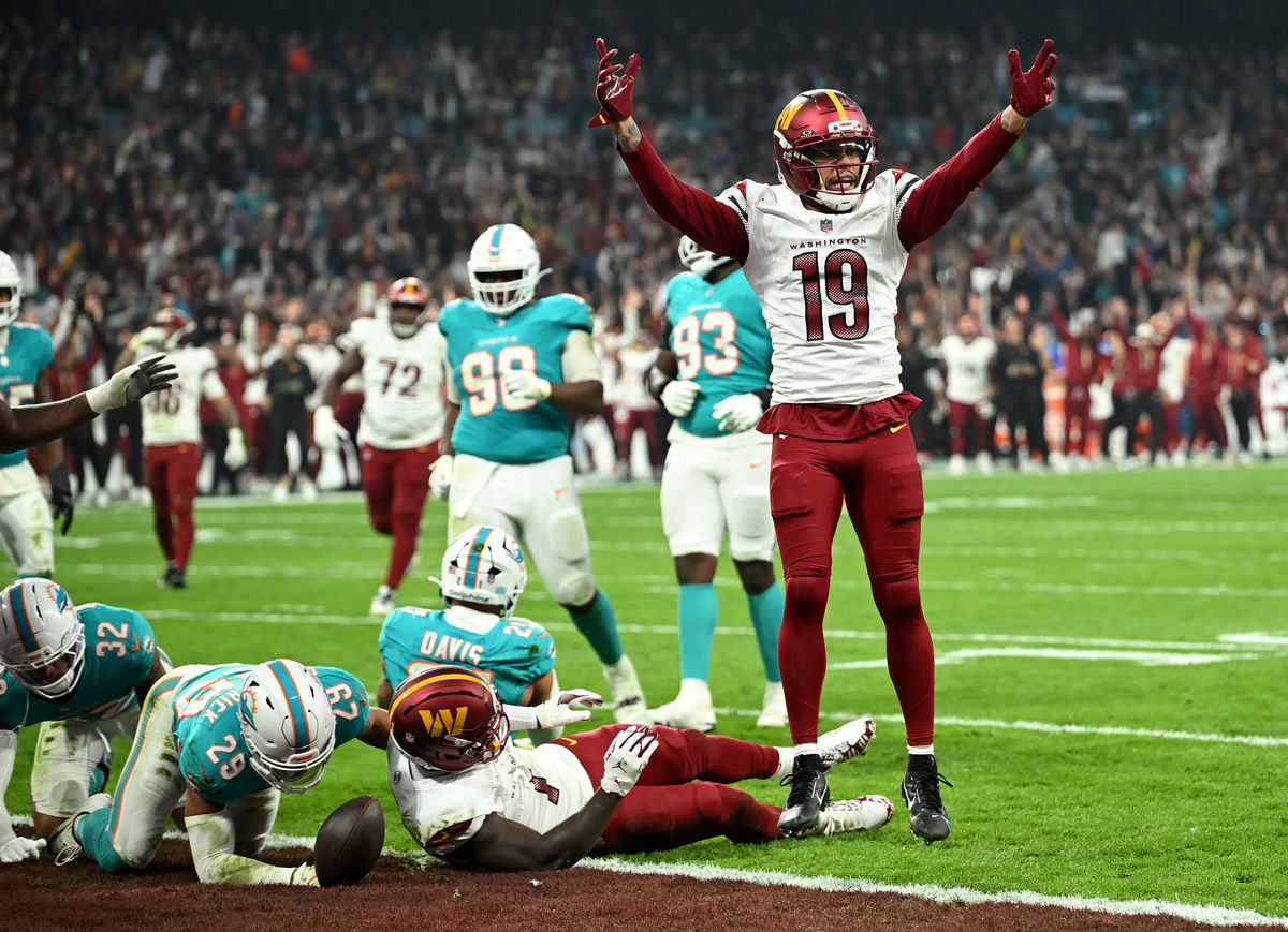 În fața lui Cristian Chivu și a Nadiei Comăneci, două echipe din NFL au oferit un meci spectaculos pe Santiago Bernabeu, încheiat după prelungiri