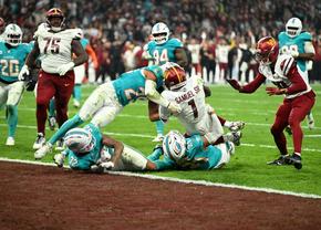 În fața lui Cristian Chivu și a Nadiei Comăneci, două echipe din NFL au oferit un meci spectaculos pe Santiago Bernabeu, încheiat după prelungiri