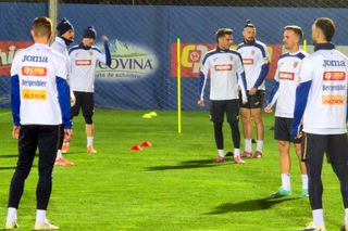 Titularul din Bosnia a fost menajat la ultimul antrenament și e OUT cu San Marino » Radu Drăgușin, prezență surpriză! S-a antrenat alături de „tricolori”