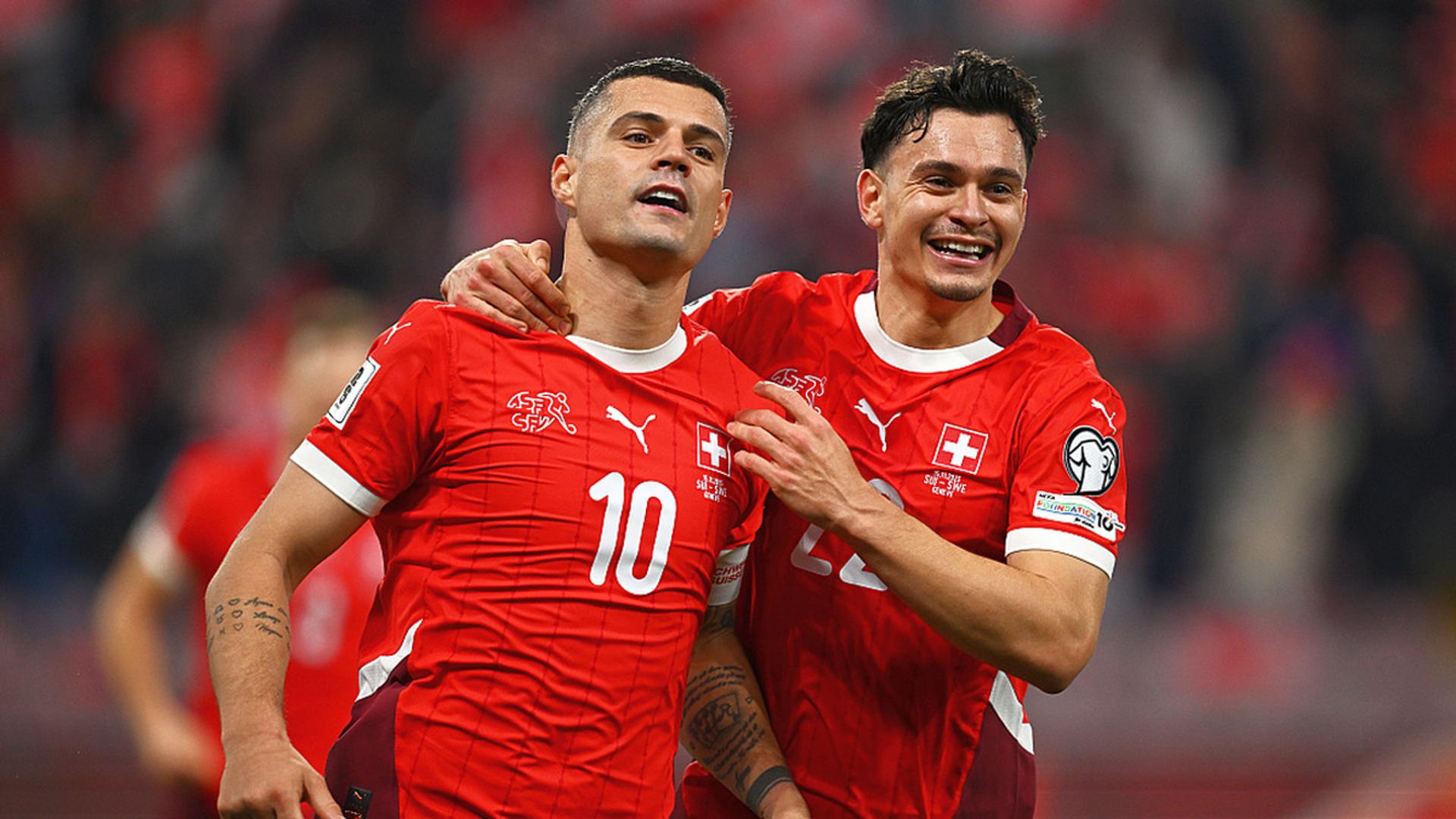 Antrenorul Murat Yakin prezentând lotul Elveției pentru Campionatul Mondial, cu jucători cheie și strategia echipei afișată. | sursa foto: Gazeta Sporturilor