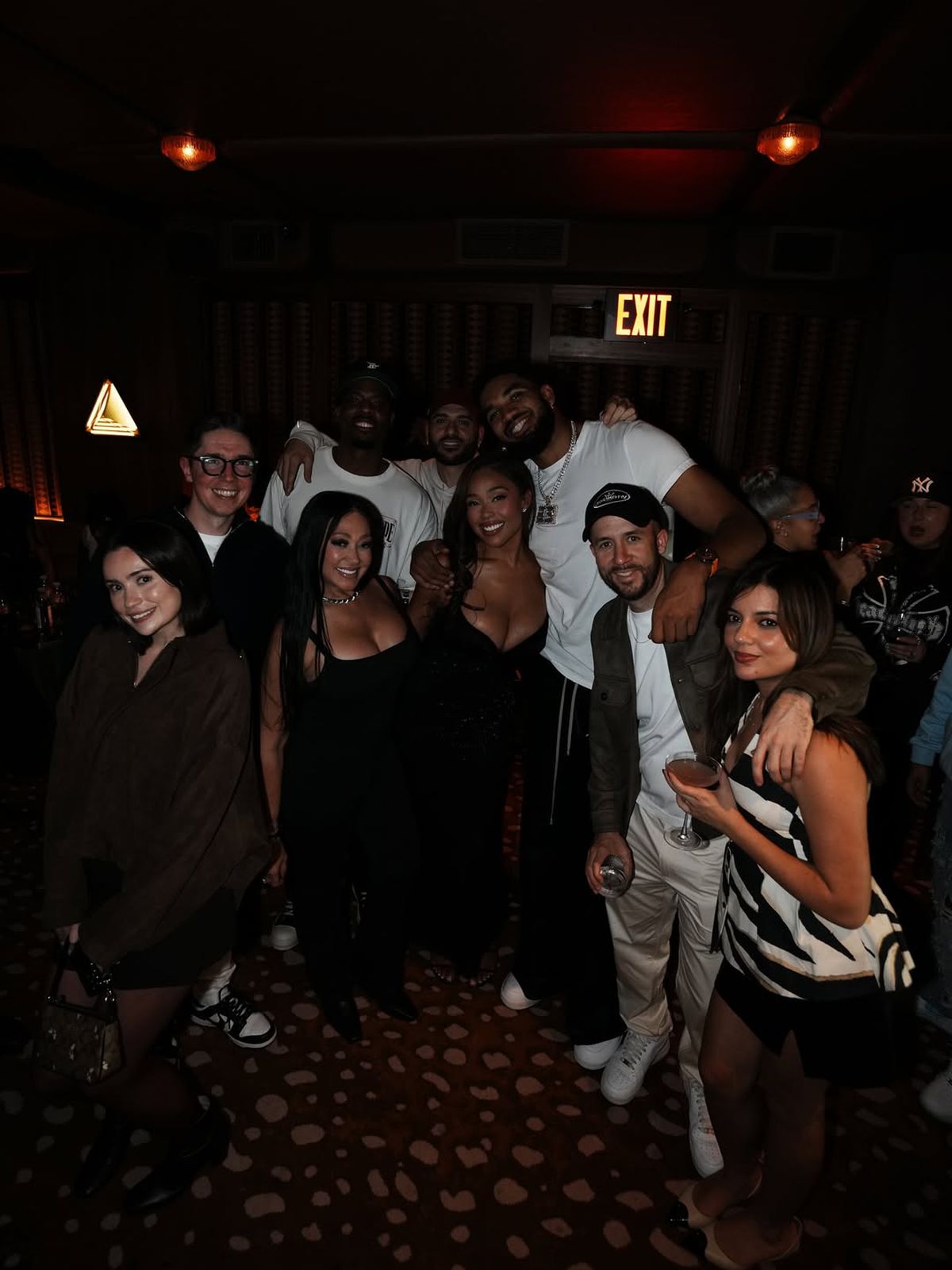 Vedeta din New York s-a logodit cu o influenceriță celebră » Moment unic pe acoperiș