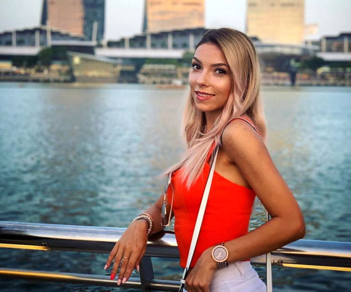 Bernadette Szocs, pusă pe glume de Ziua Internațională a Blondelor: „De ce blondele au întotdeauna un cuțit  în mașină?”