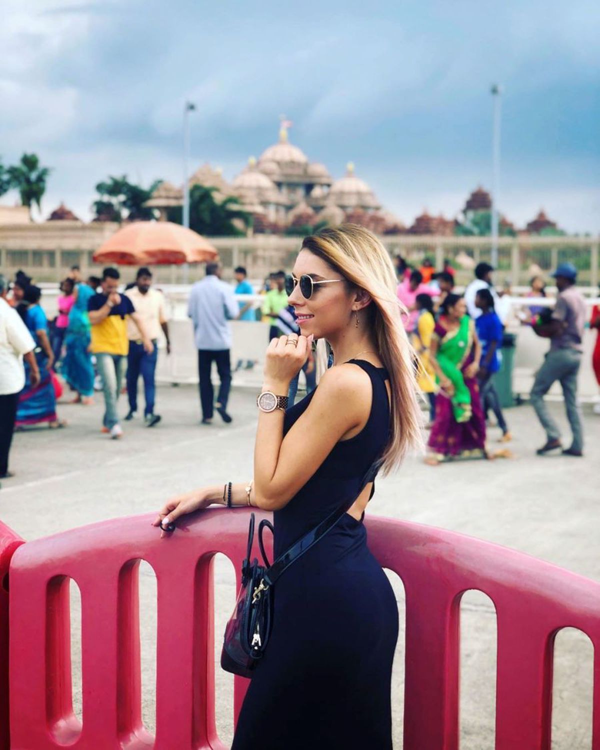 Bernadette Szocs, pusă pe glume de Ziua Internațională a Blondelor: „De ce blondele au întotdeauna un cuțit  în mașină?”