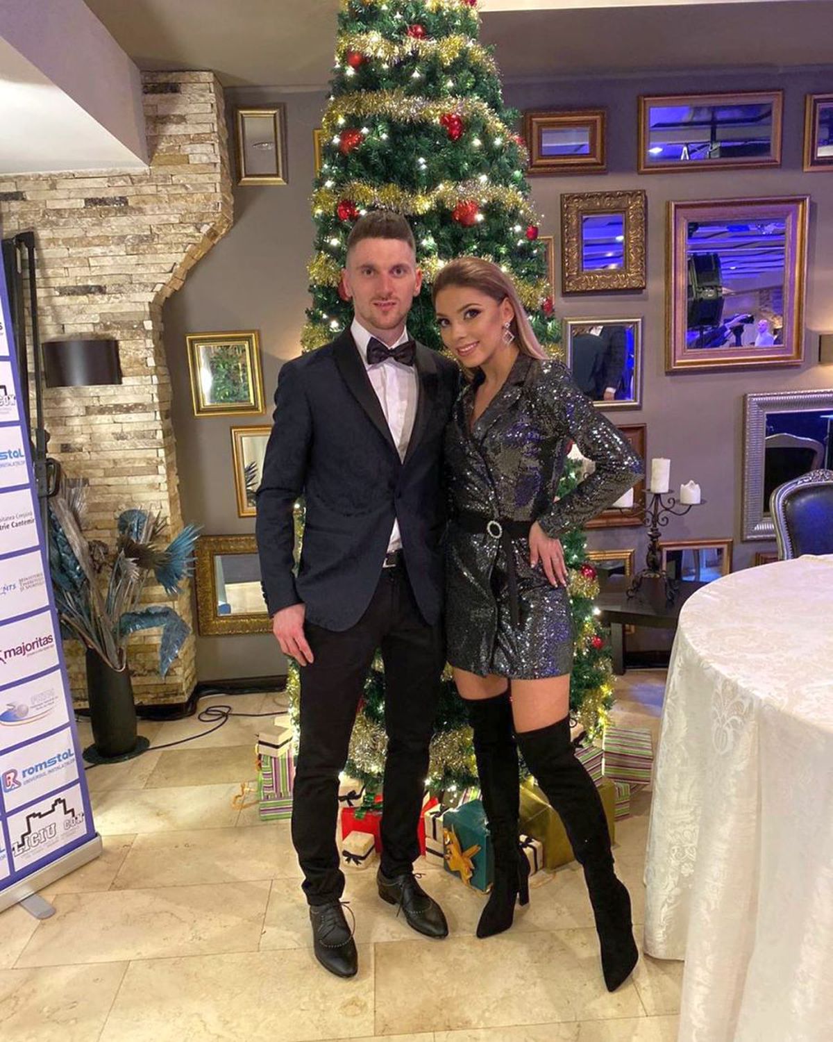 Bernadette Szocs, pusă pe glume de Ziua Internațională a Blondelor: „De ce blondele au întotdeauna un cuțit  în mașină?”