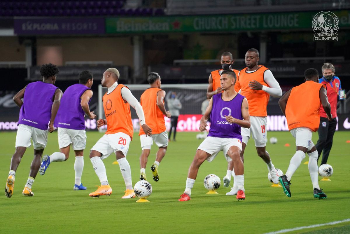 FOTO Fotbal cu masca pe față în Liga Campionilor! Jucătorul care a șocat: „Este singurul care poartă, ciudat!”