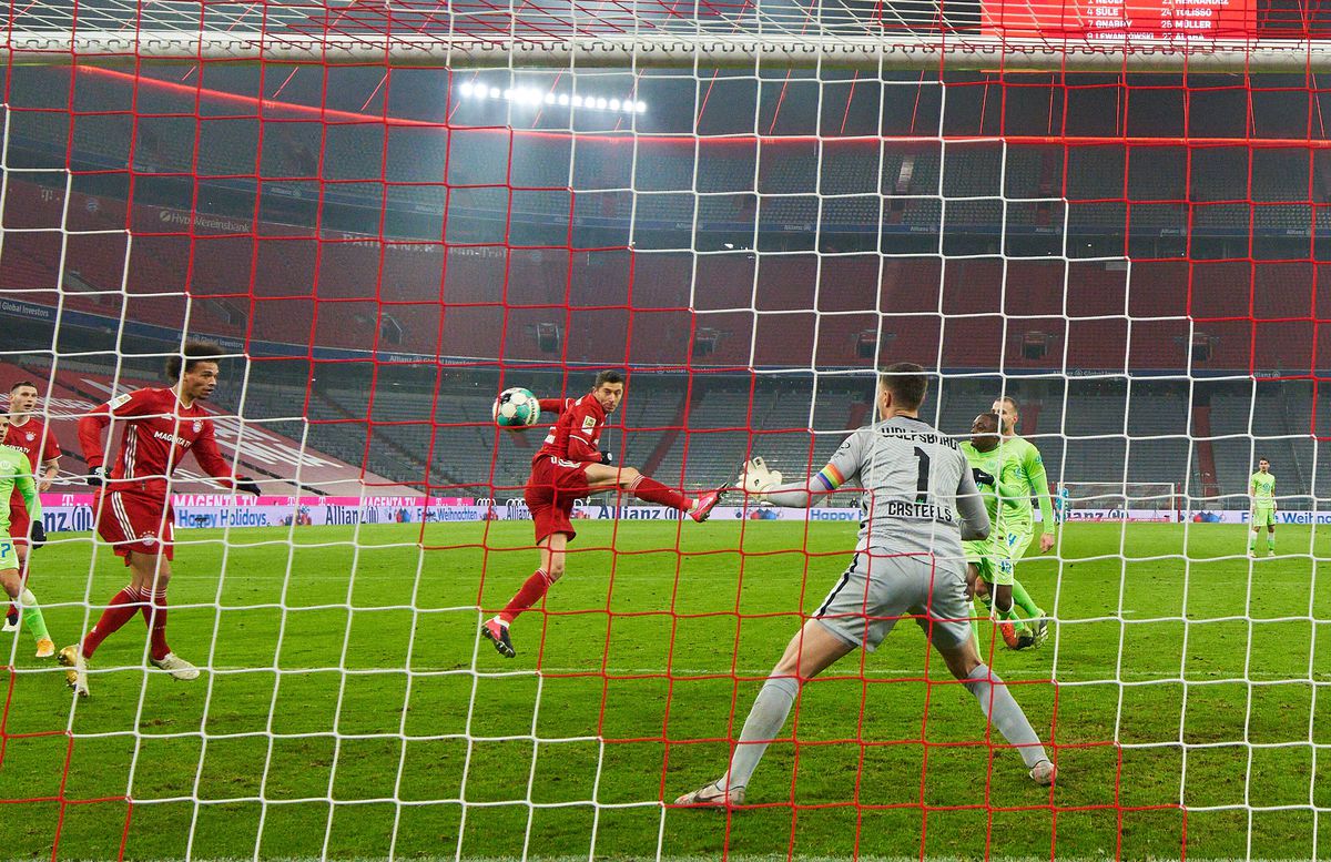 FOTO. Lewandowski, un an fantastic: a depășit 250 de goluri în Bundesliga! Diseară va fi ales jucătorul anului de FIFA